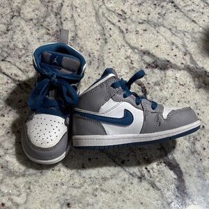 Kids Gray and Blue Sneakers Nike 8C